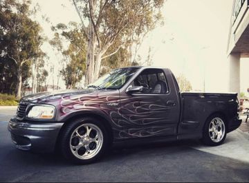 Ford F150 SVT Lightning Pickup, 2003