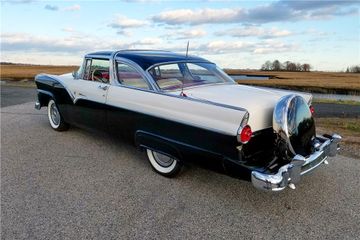 FORD CROWN VICTORIA SKYLINER, 1955