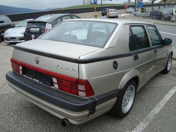 Alfa Romeo 75 V6 America specs