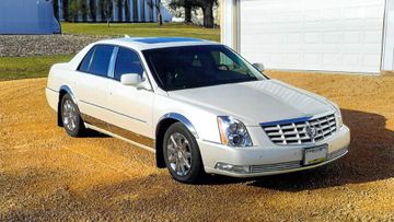 Cadillac DTS Sedan, 2011