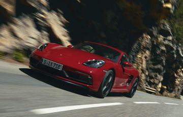 Porsche 718 Cayman GTS 4.0 specs
