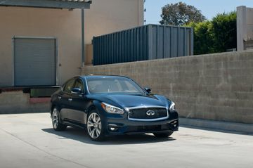 Infiniti Q70 5.6 specs