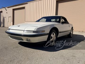 BUICK REATTA CONVERTIBLE, 1990