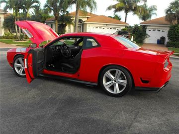 DODGE CHALLENGER R/T CUSTOM 2 DOOR COUPE, 2010
