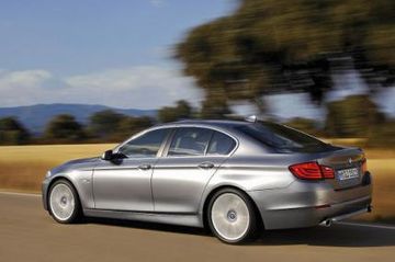 BMW 550i (F10) specs