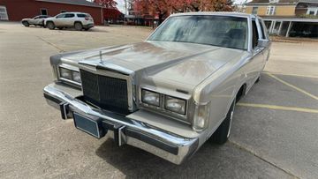 Lincoln Town Car Sedan, 1988