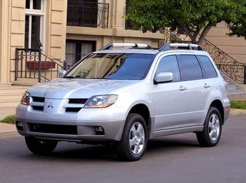 Mitsubishi Outlander 2.4 AWD (Mk I) specs