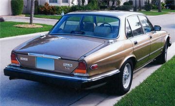 JAGUAR XJ 12 VANDEN PLAS 4 DOOR SEDAN, 1988
