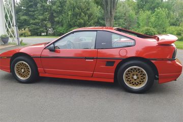 PONTIAC FIERO GT, 1988