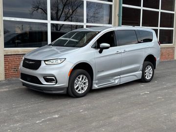 Chrysler Pacifica BraunAbility Van, 2023