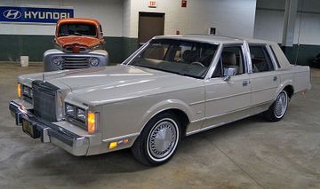 Lincoln Town Car Sedan, 1988