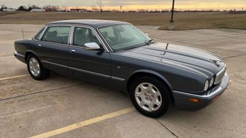 Jaguar XJ8, 2001