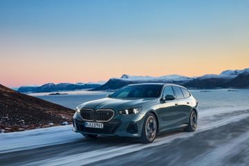 BMW i5 40 eDrive Touring specs