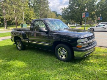427 - Chevrolet Silverado Pickup truck, 2000