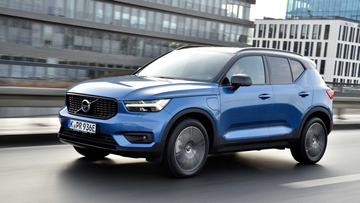 Volvo XC40 B5 AWD specs