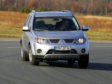 Mitsubishi Outlander 2.2 DI-D specs
