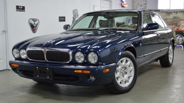 Jaguar XJ8, 1998
