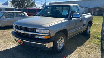 Chevrolet Silverado LS Pickup, 2000