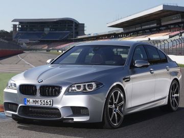 BMW M5 Competition (F10) specs