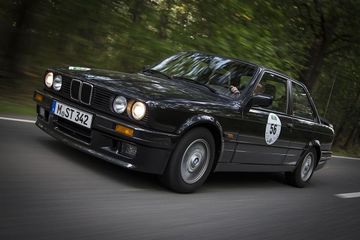 BMW 320iS (E30) specs