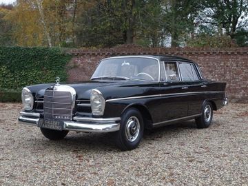 Характеристики Mercedes-Benz 220 SE (W111)