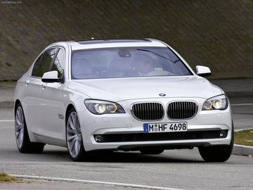 BMW 760i Li (F02) specs
