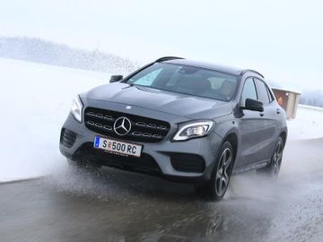 Mercedes-Benz GLA 200 d (X156) specs