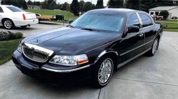 Lincoln Town Car Signature Series Sedan, 2007