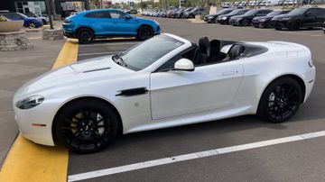Aston Martin V8 Vantage Roadster, 2010