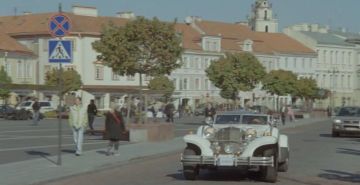 Excalibur Series IV Phaeton in Муж моей вдовы (2010)