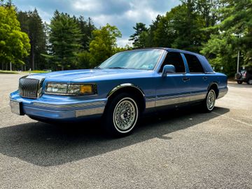 Lincoln Town Car Sedan, 1995