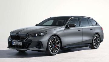 BMW i5 M60 xDrive Touring (G61) specs