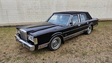 Lincoln Town Car, 1988