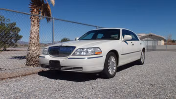 Lincoln Town Car, 2004