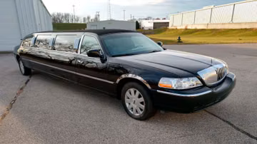 Lincoln Town Car Limousine, 2003