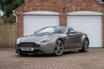 Aston Martin V12 Vantage S Roadster, 2015