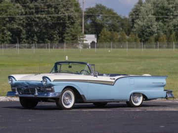 Ford Fairlane 500 Skyliner, 1957