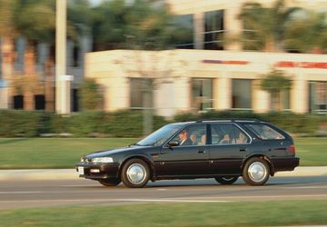 Honda Accord 2.2 Wagon (Mk IV) specs