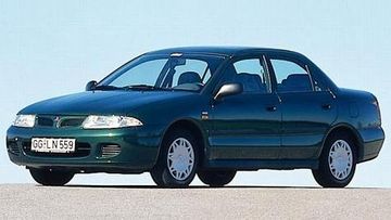 Mitsubishi Carisma Sedan 1.8 specs