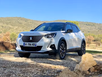 Peugeot e-2008 (136 PS) specs