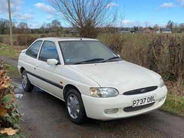Ford Escort 1.6Si 16v 3-door hatchback, 1996
