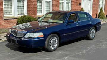 Lincoln Town Car Limited Sedan, 2008