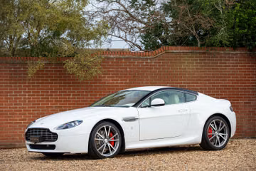 Aston Martin V8 Vantage Coupé, 2010
