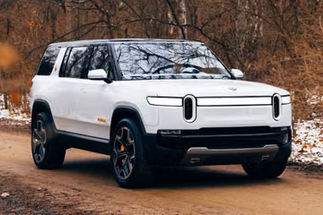 Rivian R1S Tri Motor specs