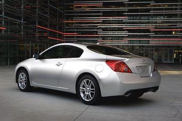 Nissan Altima Coupe specs