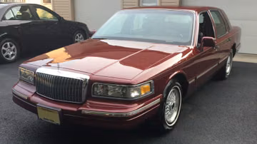 Lincoln Town Car Signature Sedan, 1996