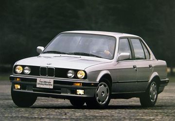 BMW 320i (E30) specs
