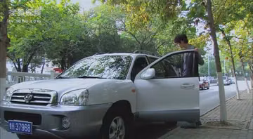 Huatai-Hyundai Santa Fe in 一不小心爱上你 (2011)