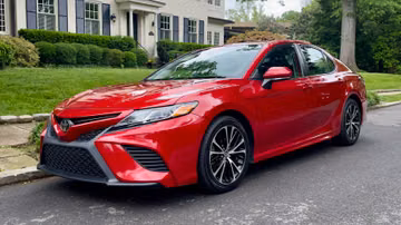 Toyota Camry SE, 2019