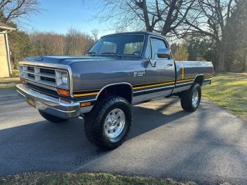 Dodge Ram W150, 1989
